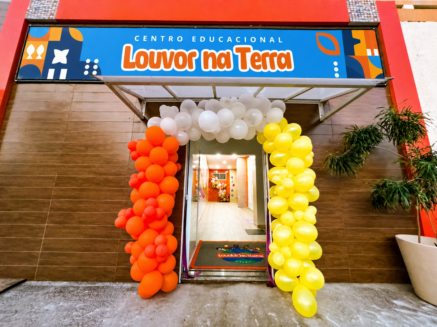 Entrada da Creche Louvor na Terra